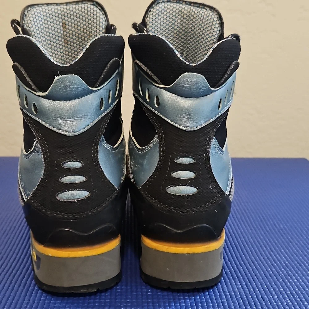 La Sportiva Hiking Boots, Size 7.5+ - Picture 10 of 16